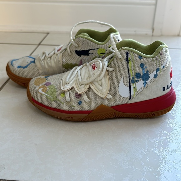 Nike Bandulu X Kyrie, preschool size 1 - Picture 2 of 8